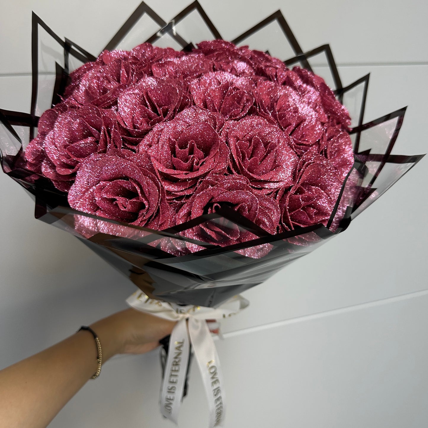Buchet Ruby Sparkle – 29 Trandafiri cu Gliter
