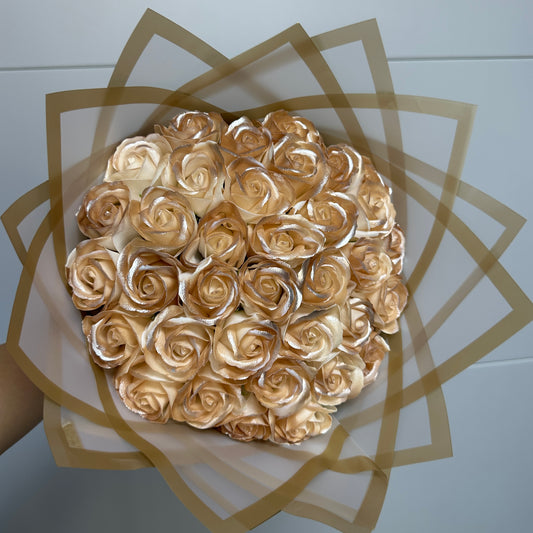 Buchet Golden Elegance – 35 Trandafiri Sidefați