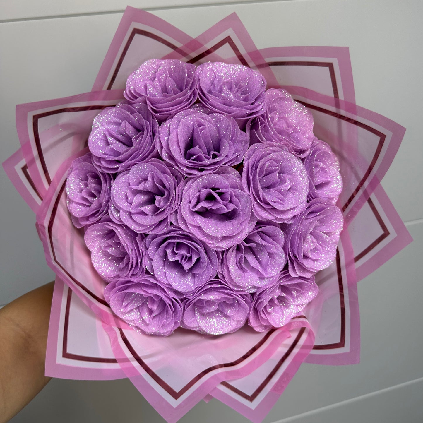Buchet Lavender Sparkle – 17 Trandafiri Mov cu Gliter