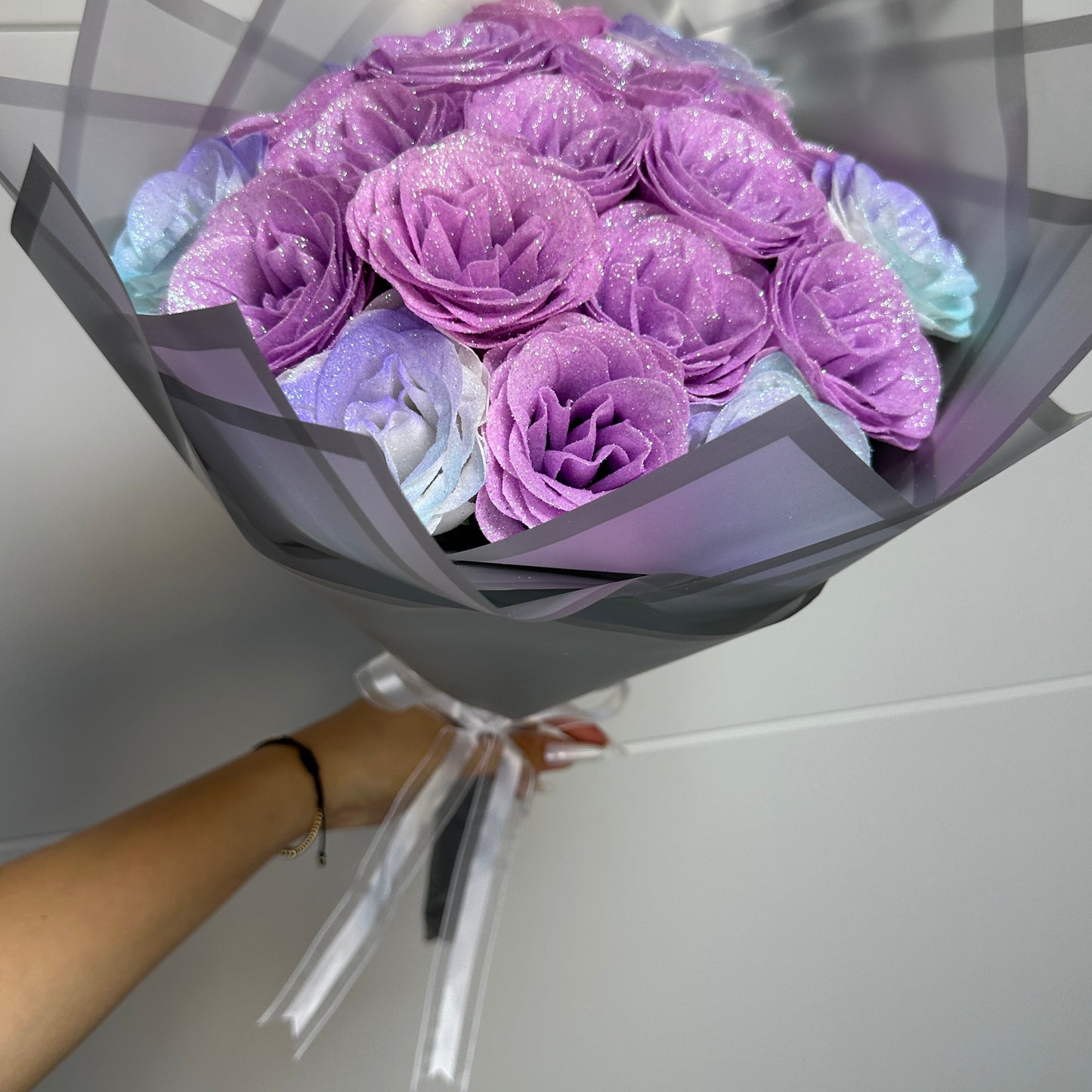Buchet Dream Sparkle – 19 Trandafiri cu Gliter