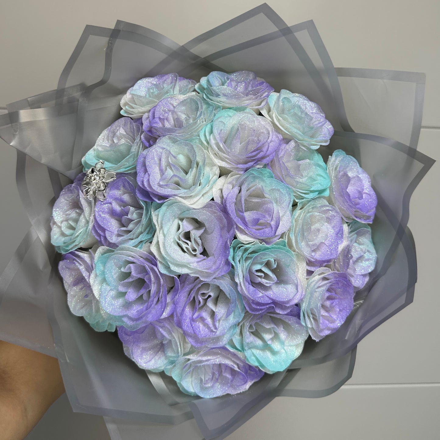 Buchet Aurora Sparkle – 23 Trandafiri cu Gliter