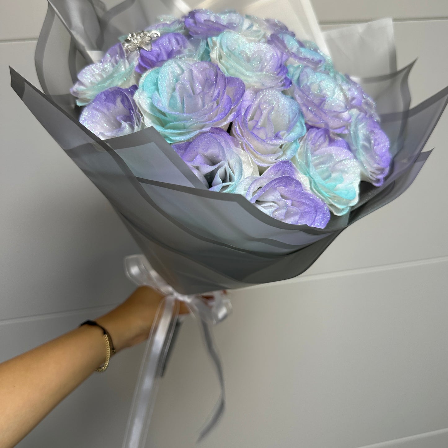 Buchet Aurora Sparkle – 23 Trandafiri cu Gliter