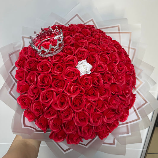 Buchet Regal - 101 Trandafiri din Sapun + Coroana