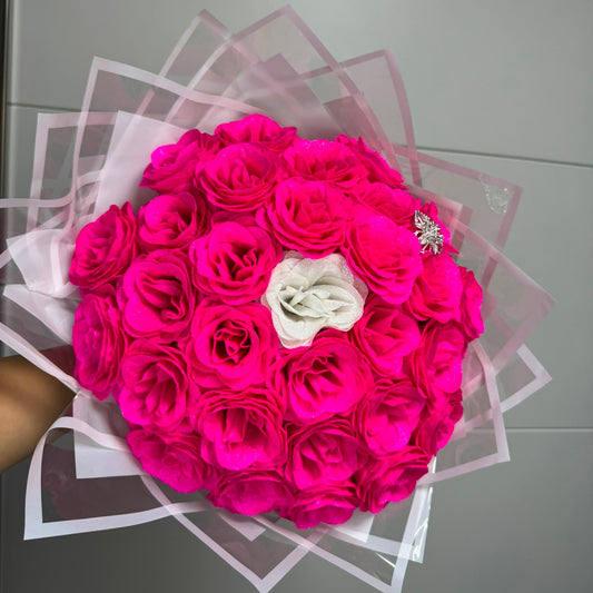Buchet Pink & White Sparkle – 31 Trandafiri + Accesoriu