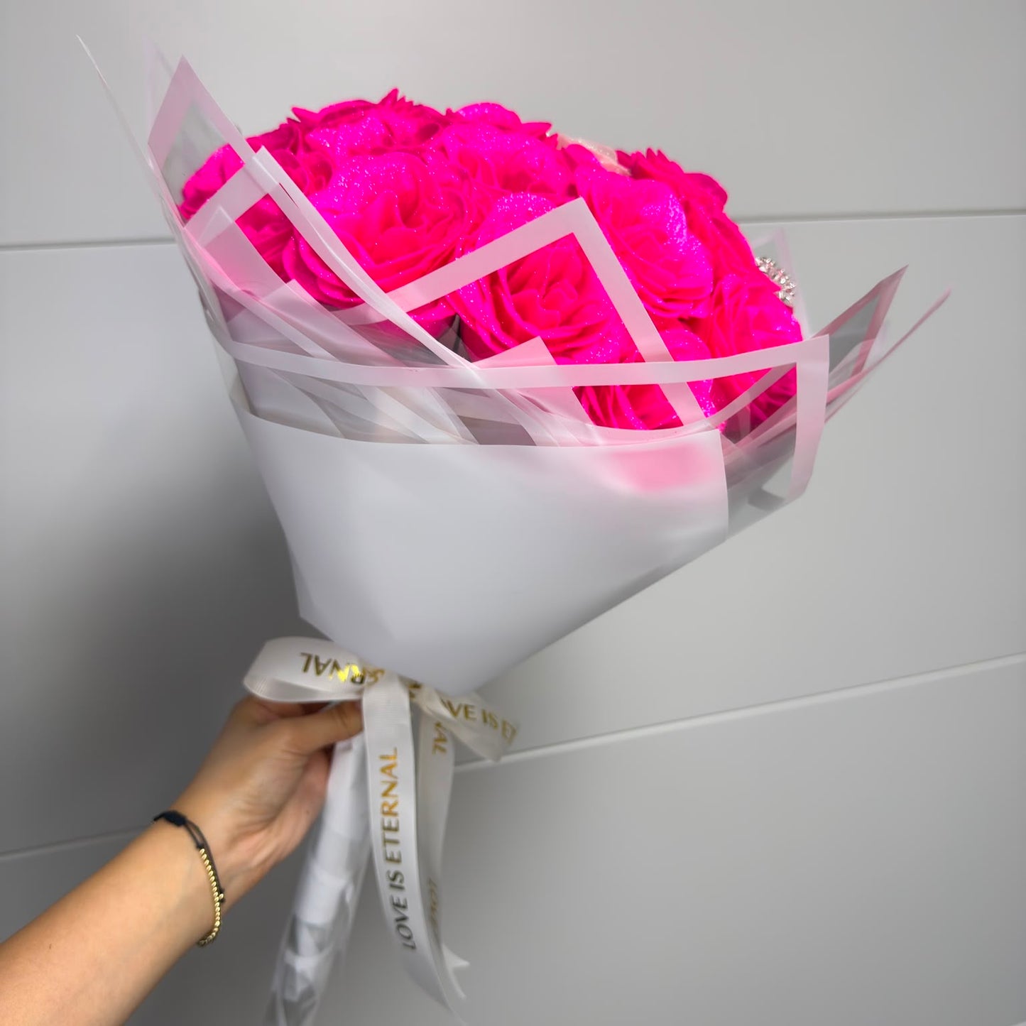 Buchet Pink & White Sparkle – 31 Trandafiri + Accesoriu
