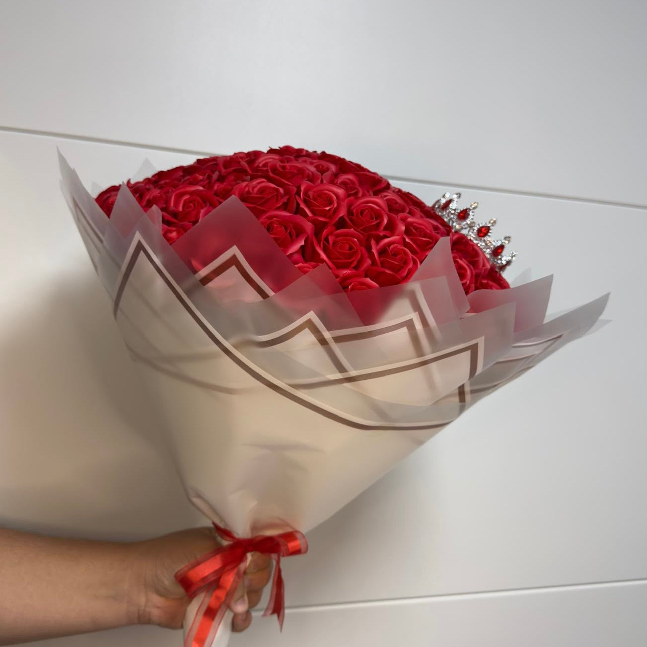 Buchet Regal - 101 Trandafiri din Sapun + Coroana