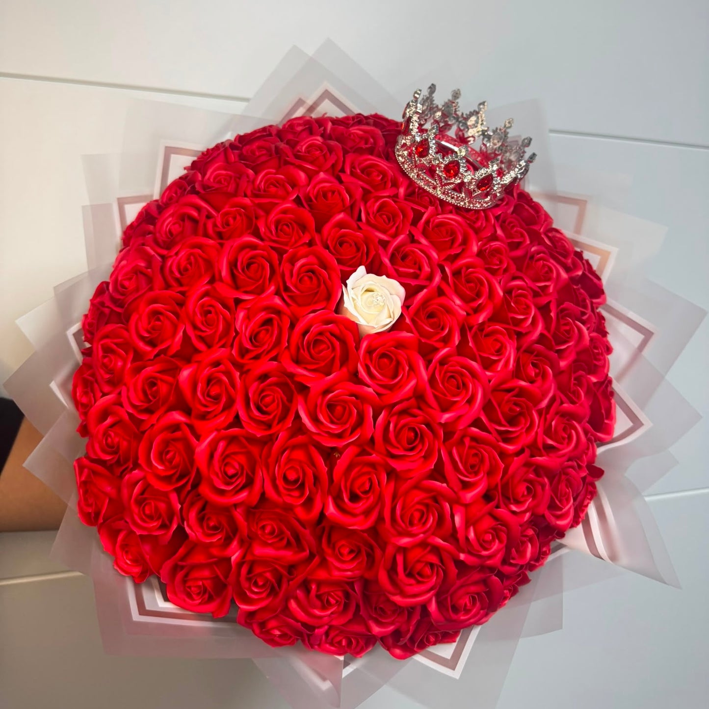 Buchet Regal - 101 Trandafiri din Sapun + Coroana
