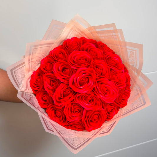Buchet Elegant Red – 25 Trandafiri din Sapun Rosii